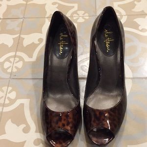 Cole haan leopard print patent peeptoe heel 8B
